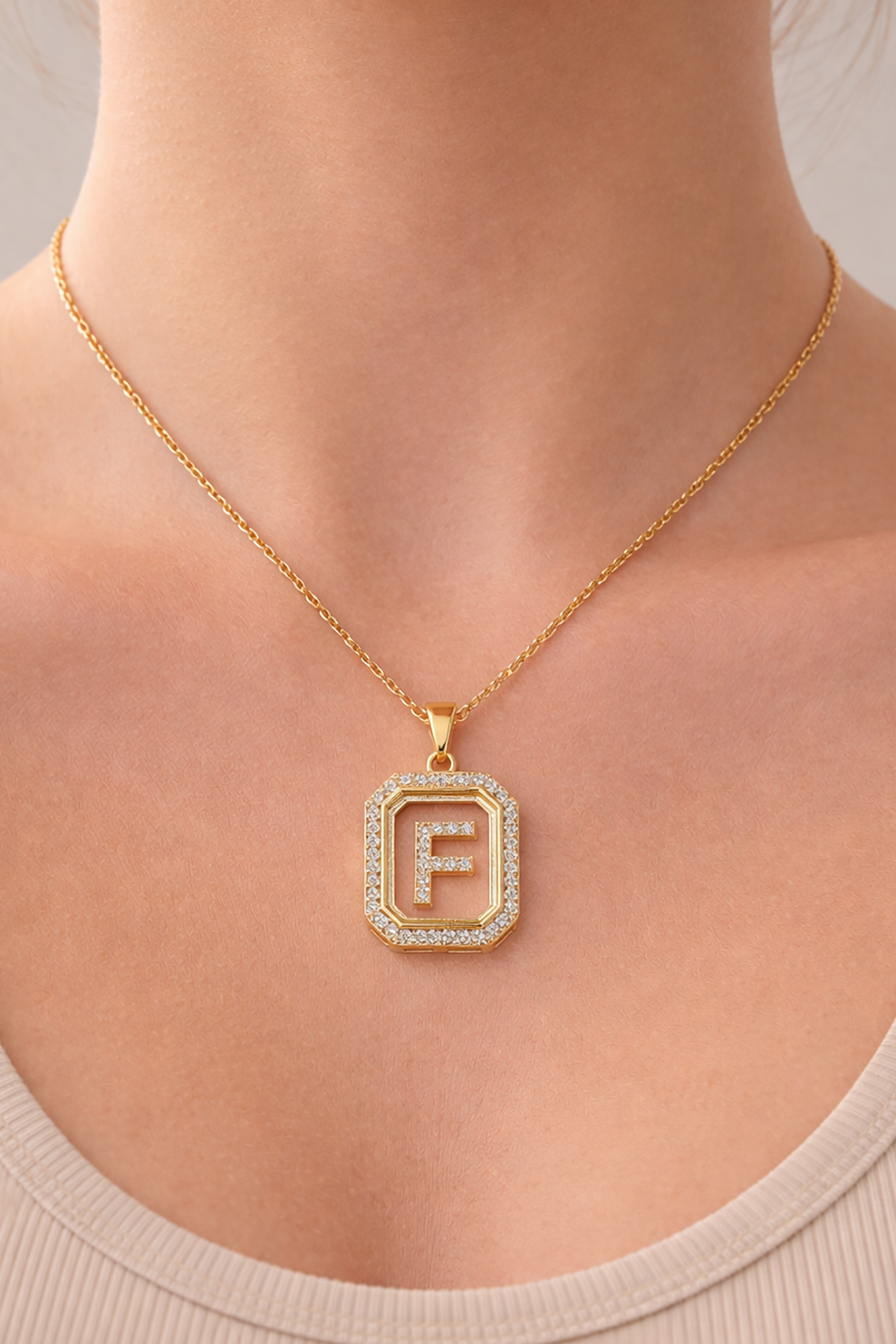 Altın Renk F Harf Taş Detaylı Çelik Kolye