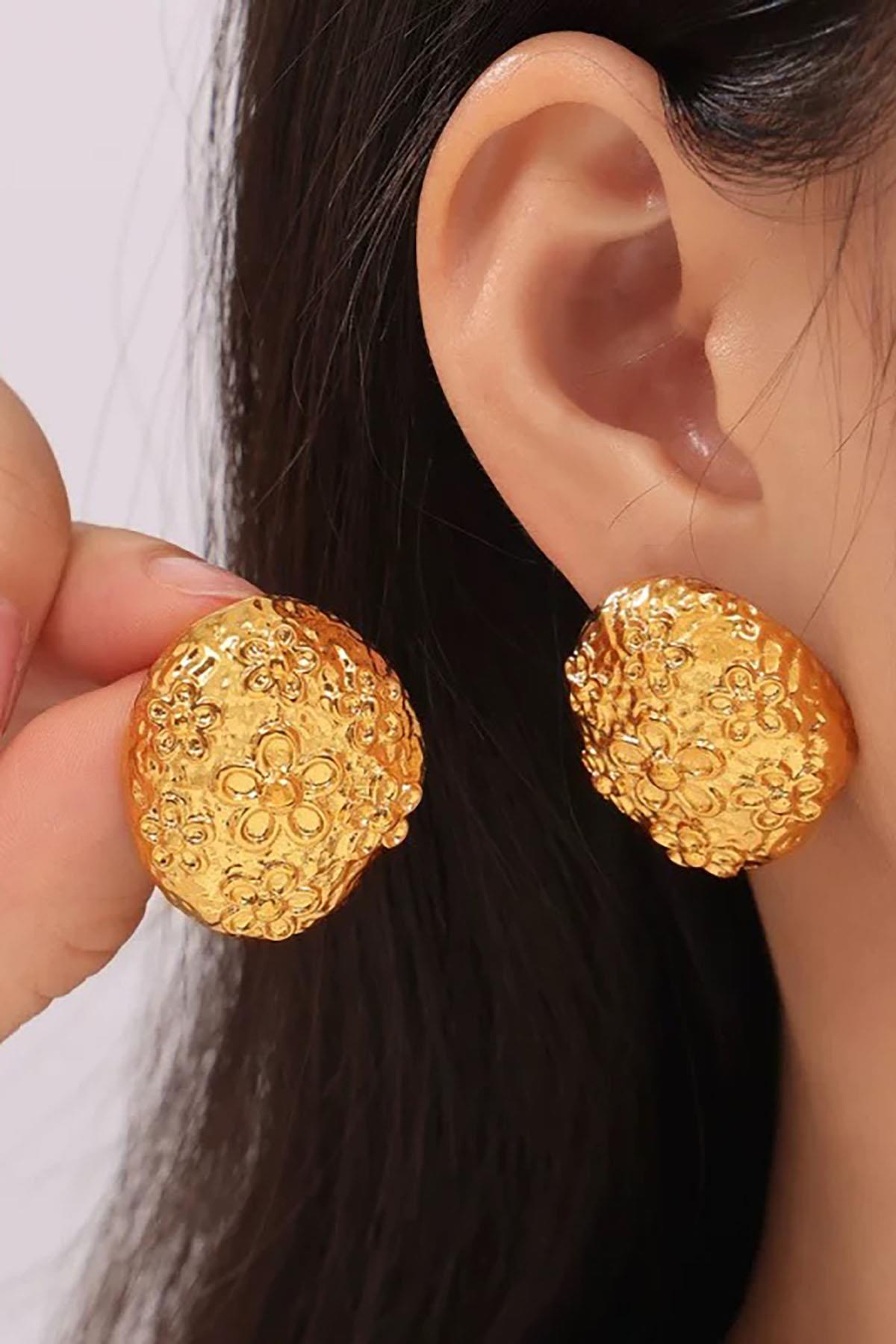 Altın Renk Çiçek Figürlü Çelik Küpe (Çift)