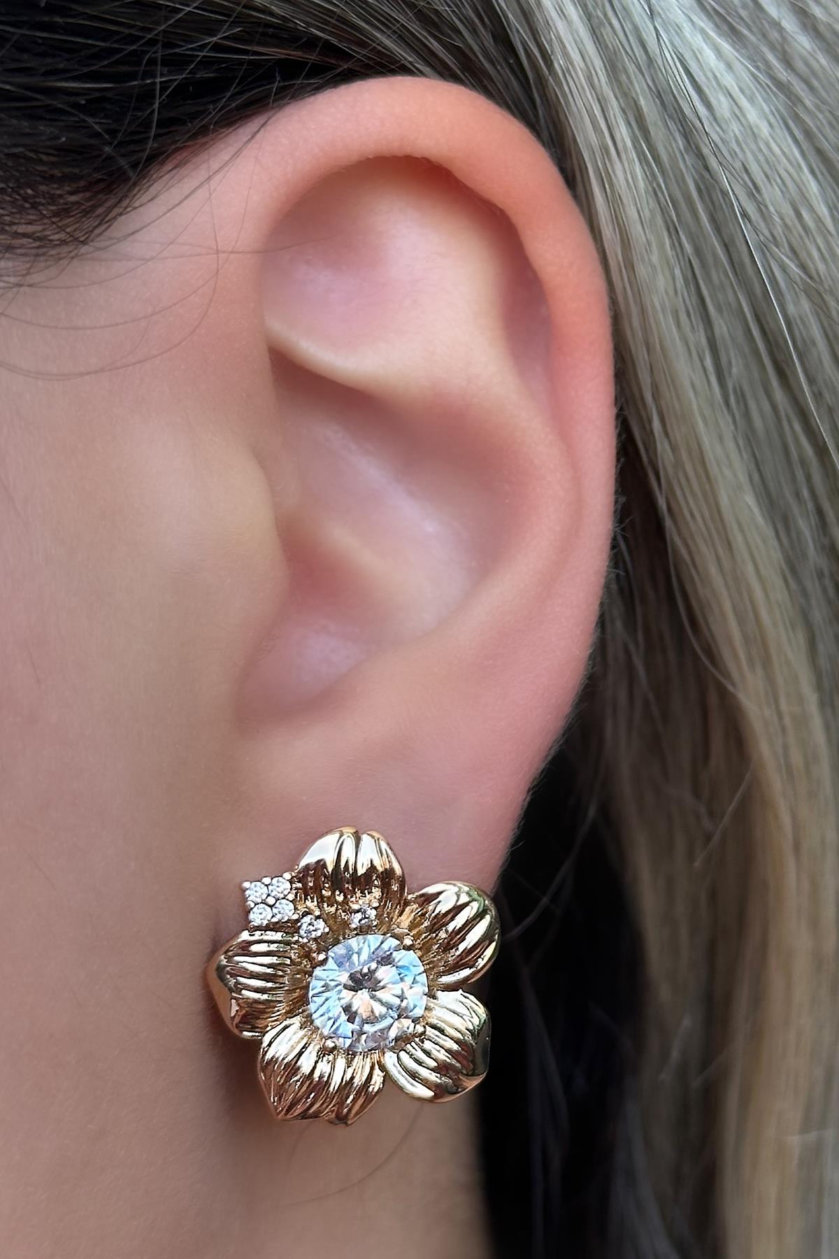 Altın Renk Çiçek Figürlü Taş Detaylı Çelik Xuping Küpe (Çift)