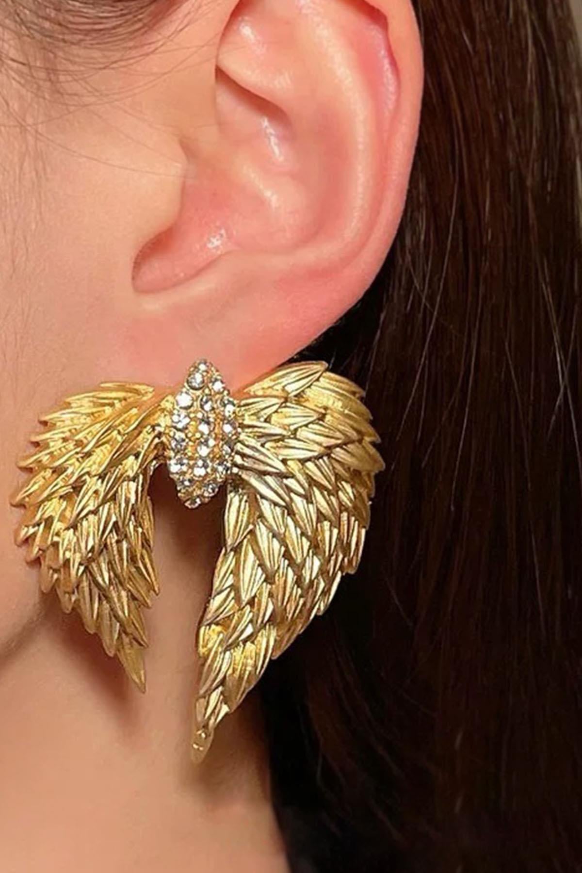 Altın Renk Kanat Figürlü Çelik Küpe (Çift)