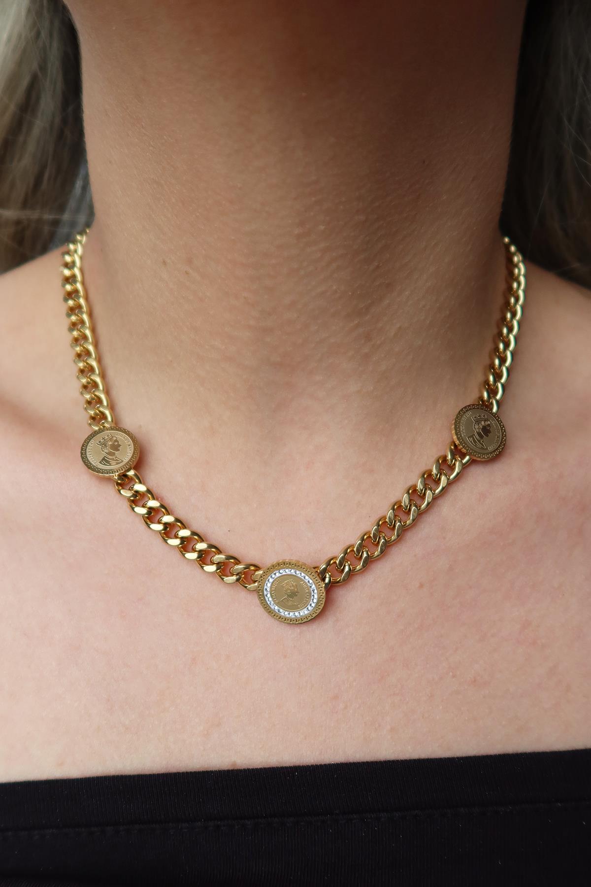 Altın Renk Madalyon Detaylı Çelik Kolye