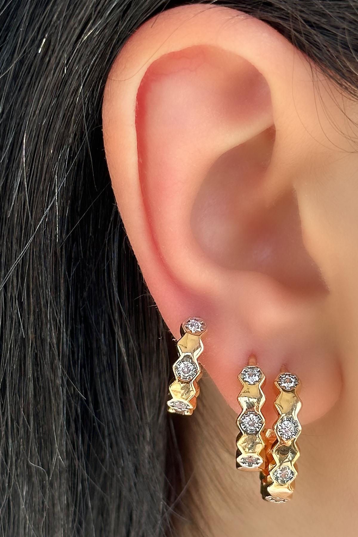 Altın Renk Taş Detaylı 3'lü YSX Küpe Set