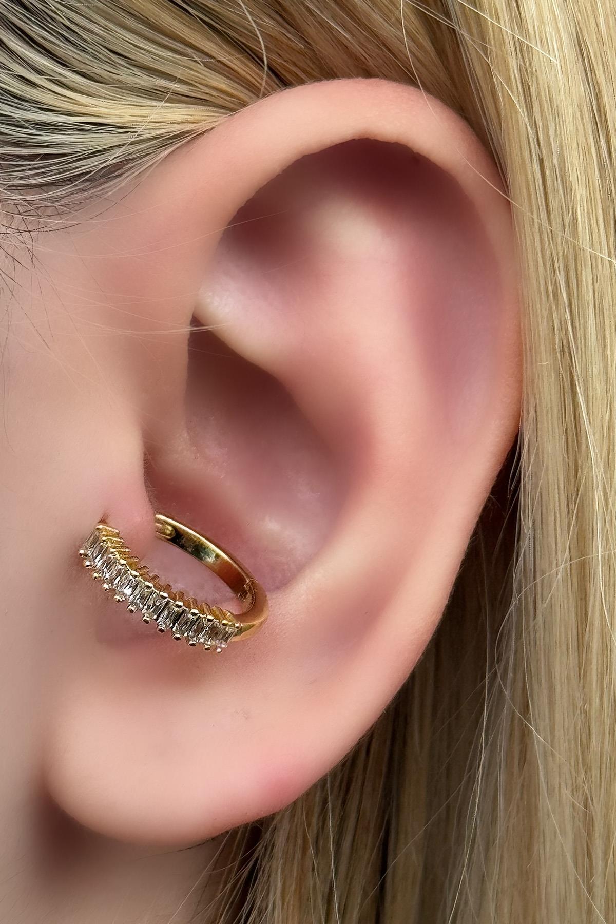 Altın Renk Taş Detaylı Çelik Halka Tragus/Kıkırdak Küpe/Piercing (Tek)