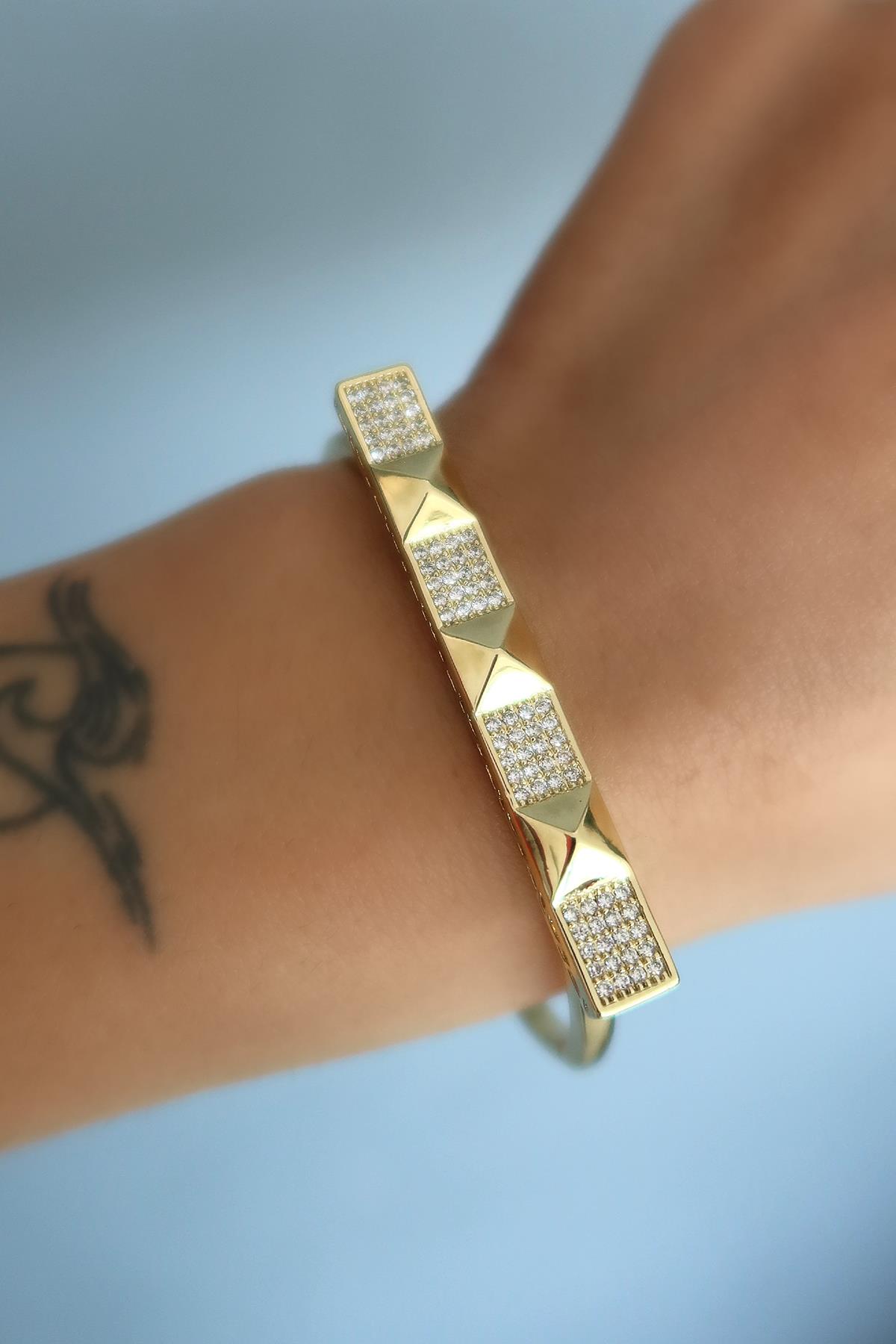 Altın Renk Taş Detaylı Çelik Xuping VIP Kelepçe Bileklik