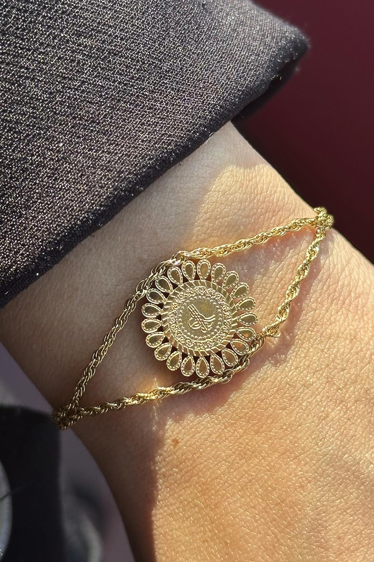 Altın Renk Tuğra Detaylı Çelik Bileklik