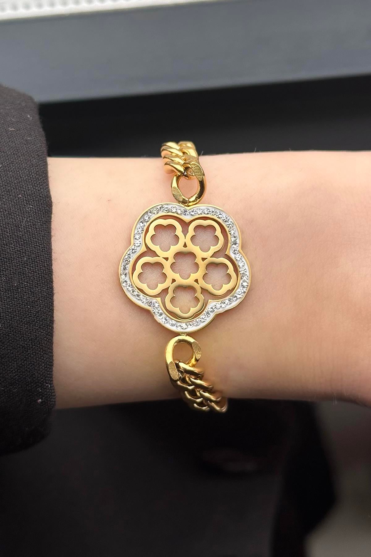 Altın Renk Yonca Figürlü Çelik Bileklik