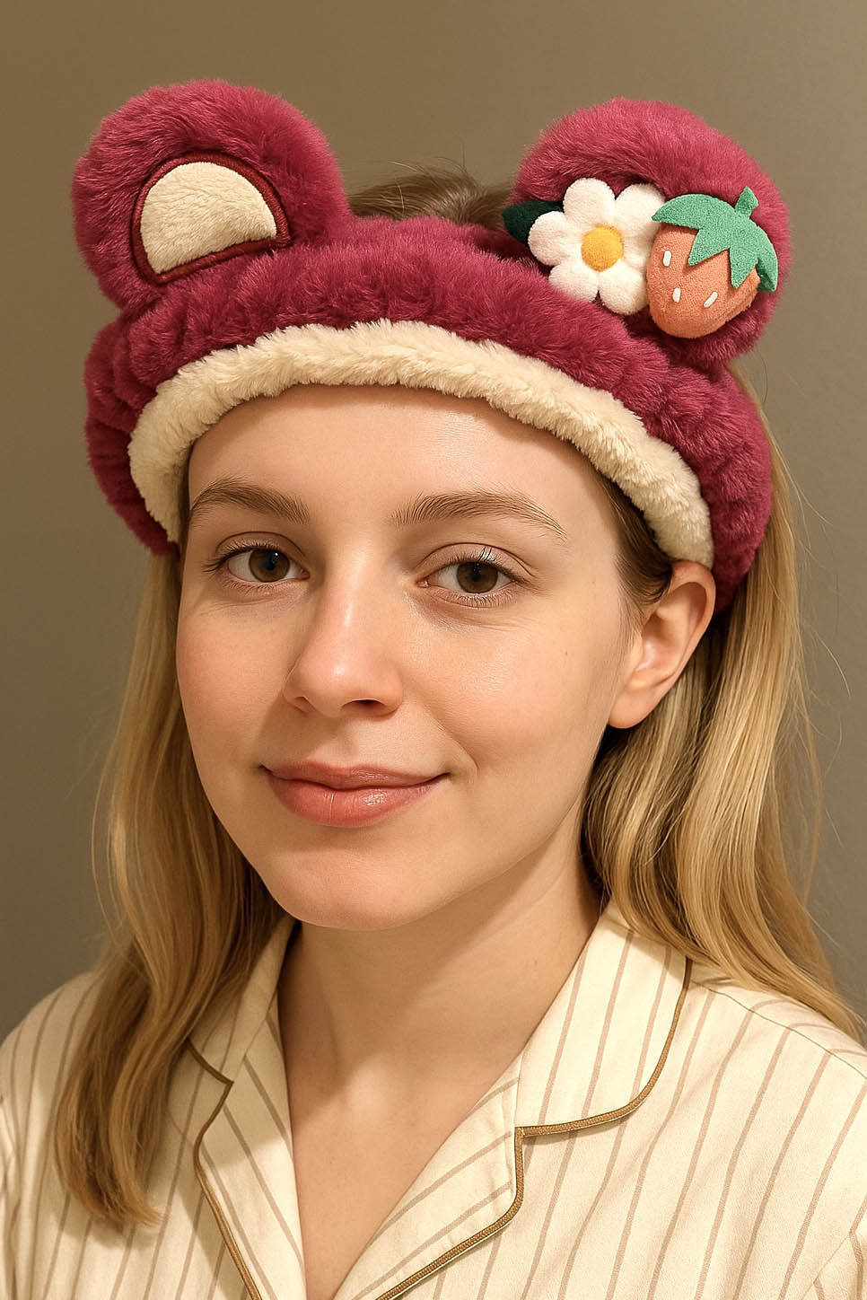 Fuşya Renk Çilek Ve Çiçek Figürlü Kulak Detaylı Peluş Saç Bandı
