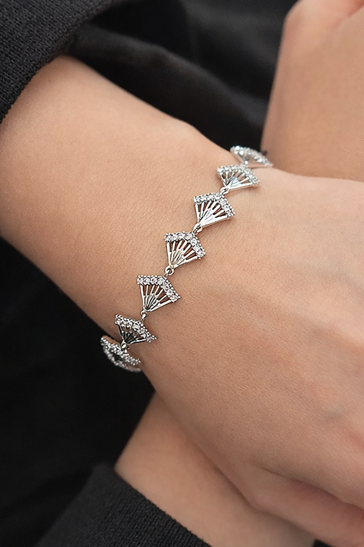 Gümüş Renk Taş Detaylı Çelik Xuping VİP Bileklik