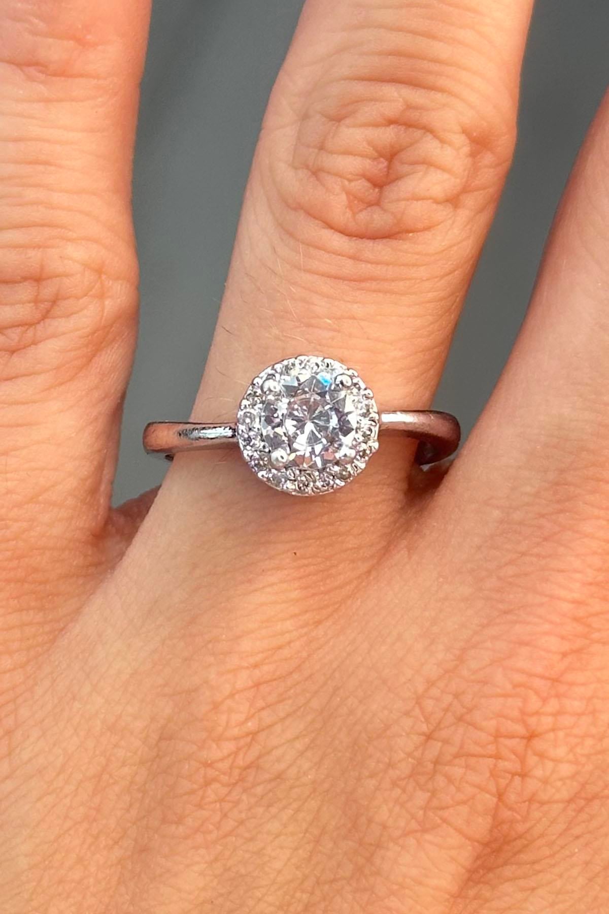 Gümüş Renk Ayarlanabilir Tek Taş Yüzük