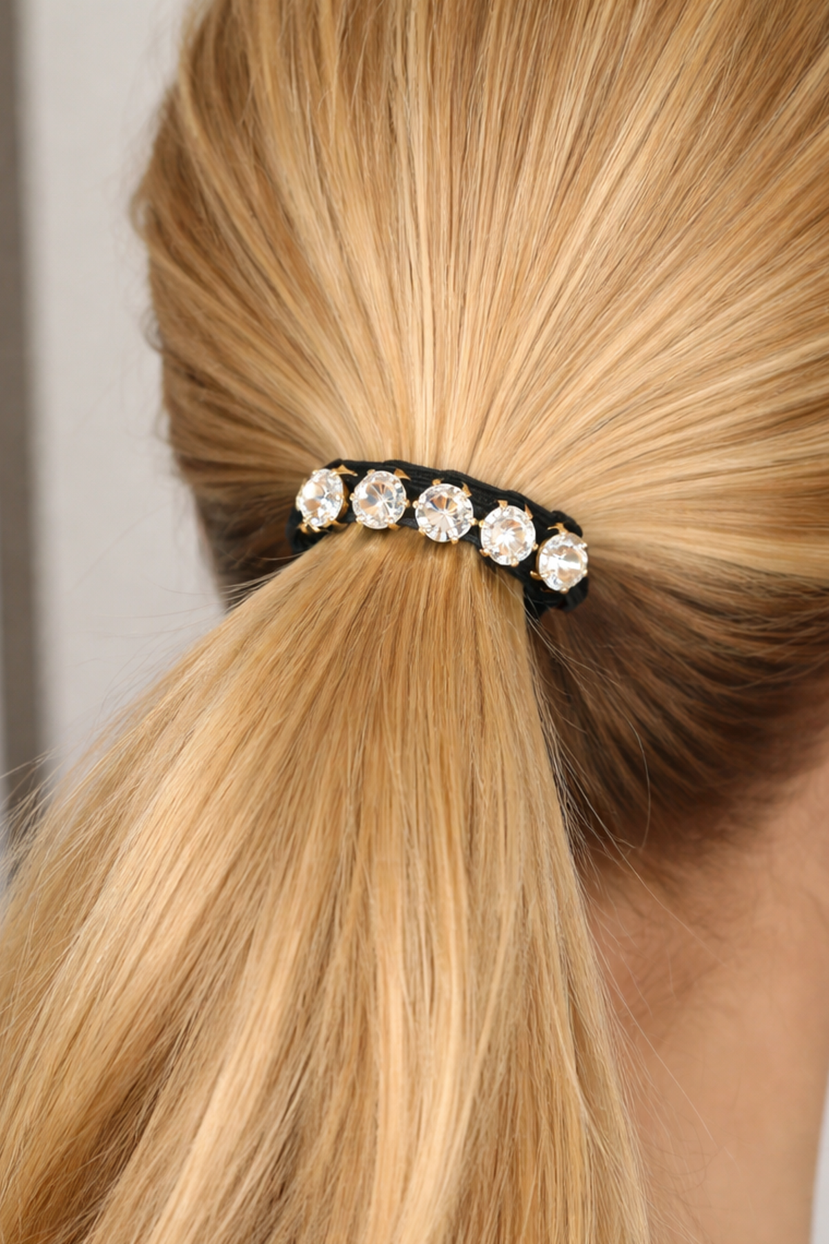 Siyah Renk Taşlı Lastik Toka