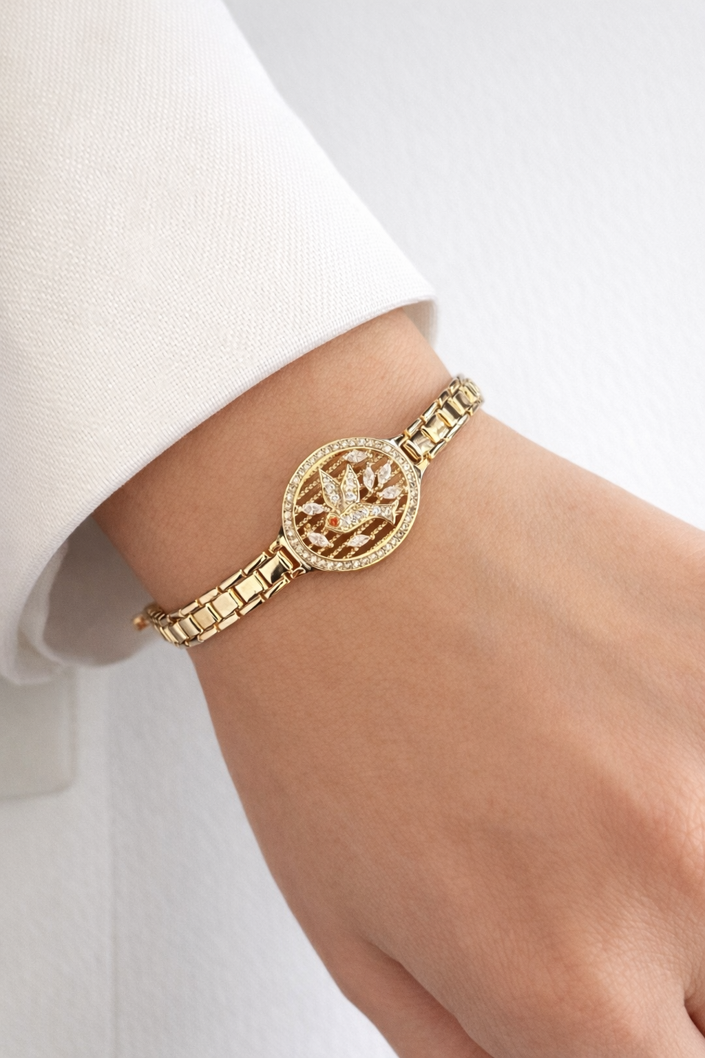 Altın Renk Kuş Figürlü Taş Detaylı 14K Altın Kaplama VİP Bileklik