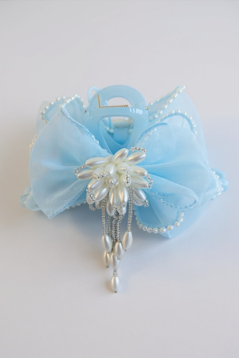 Mavi Renk Kurdele Figürlü İnci Detaylı Mandal Toka