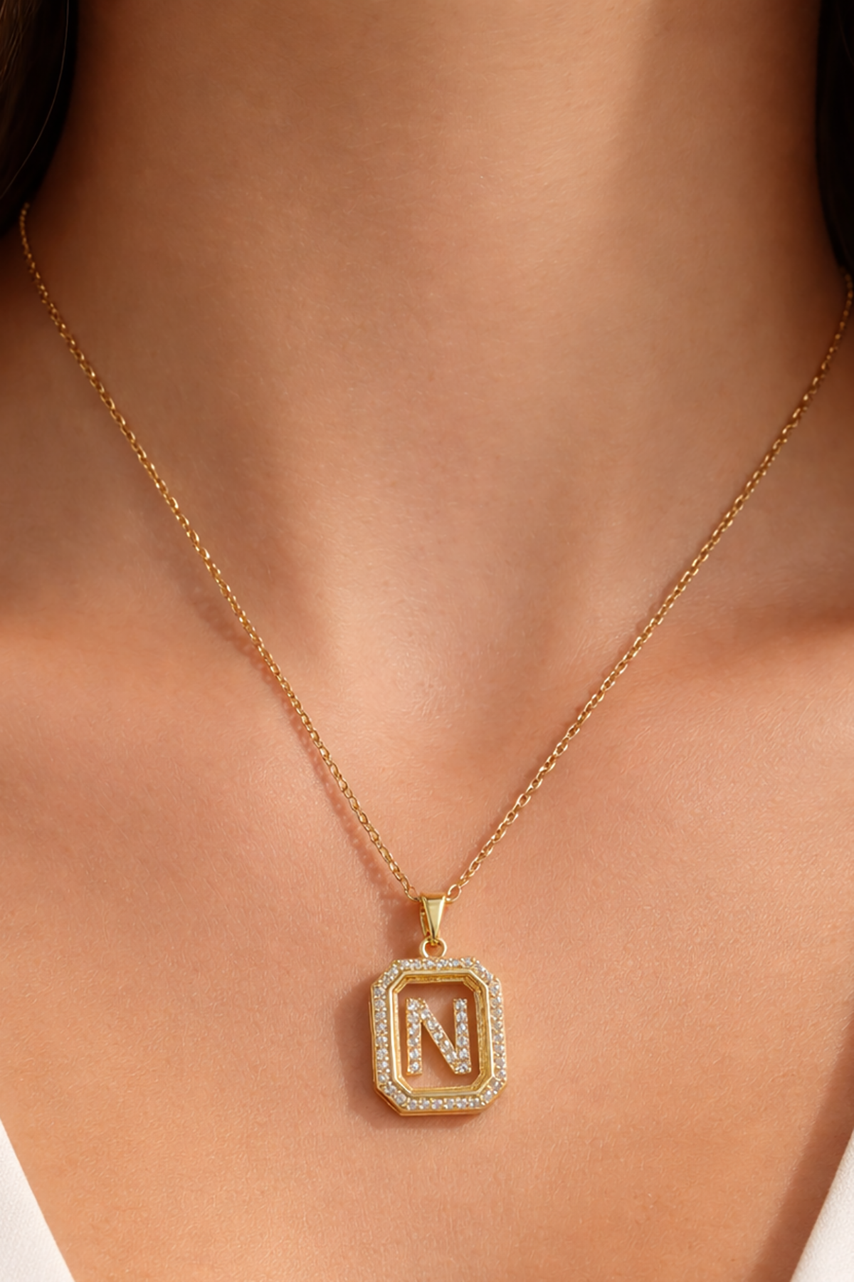 Altın Renk N Harf Taş Detaylı Çelik Kolye