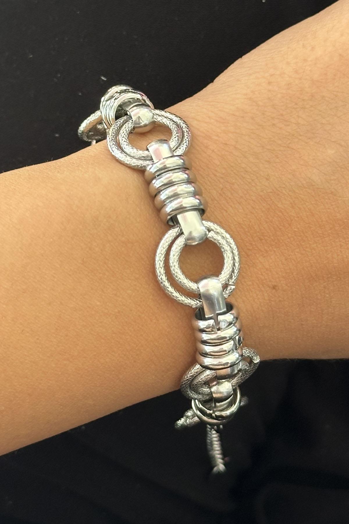 Gümüş Renk Halka Detaylı Çelik Bileklik