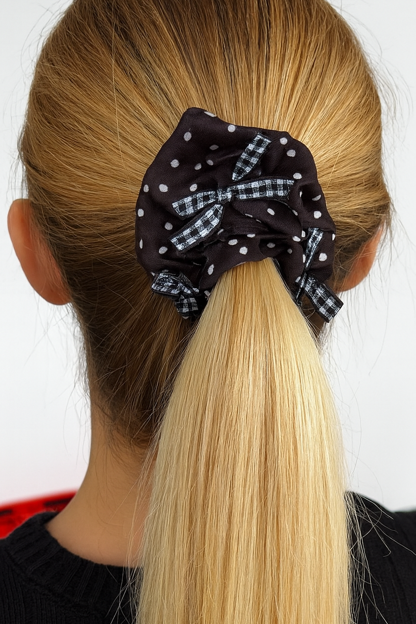 Siyah Renk Beyaz Renk Kurdele Ve Puantiye Figürlü Simit Toka