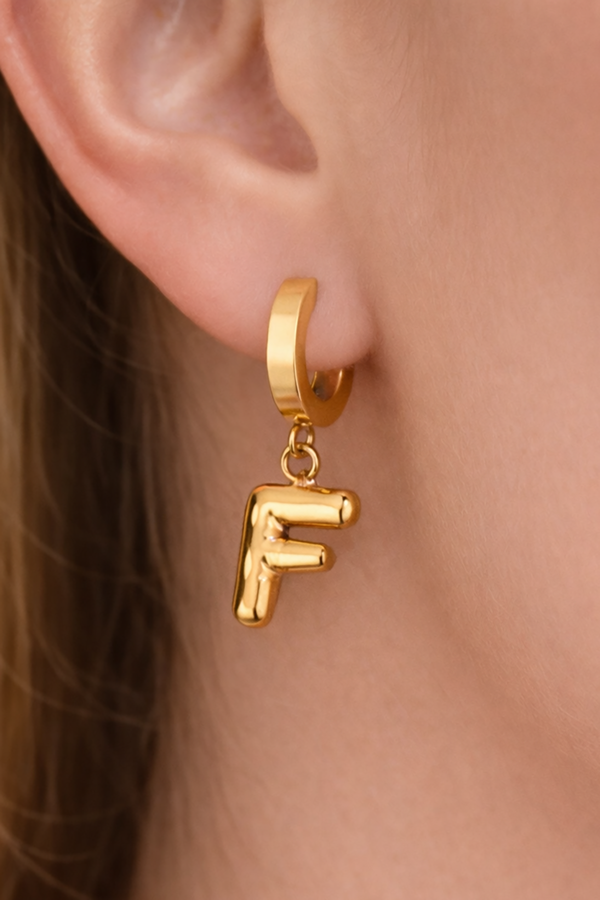 Altın Renk F Harf Çelik Küpe (Çift)