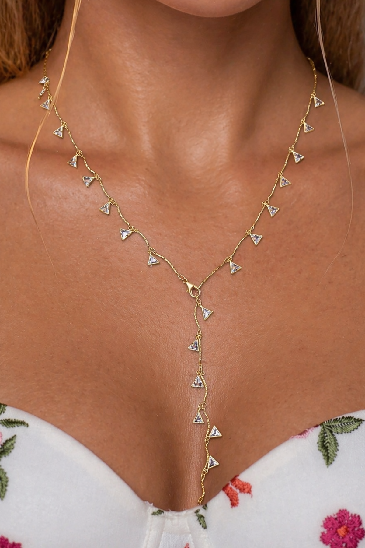 Altın Renk Taş Detaylı Çelik Y Kolye