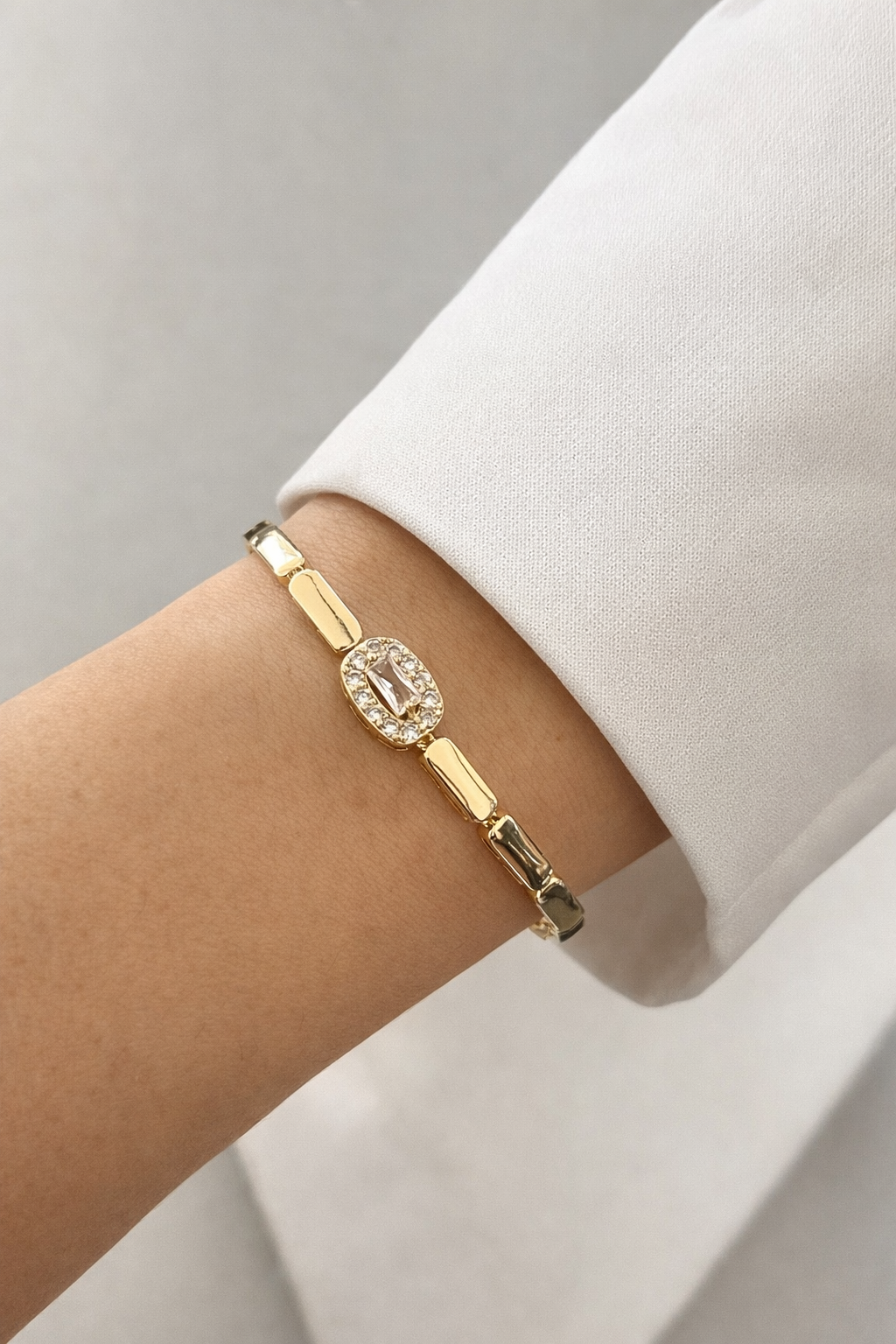 Altın Renk Taş Detaylı 14K Altın Kaplama CM Bileklik