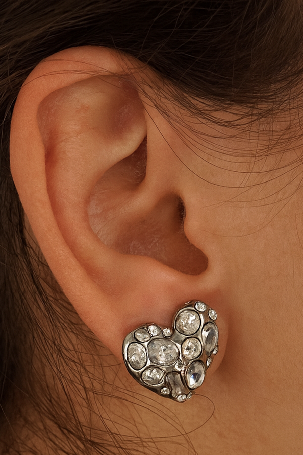 Gümüş Renk Kalp Figürlü Taş Detaylı Küpe (Çift)