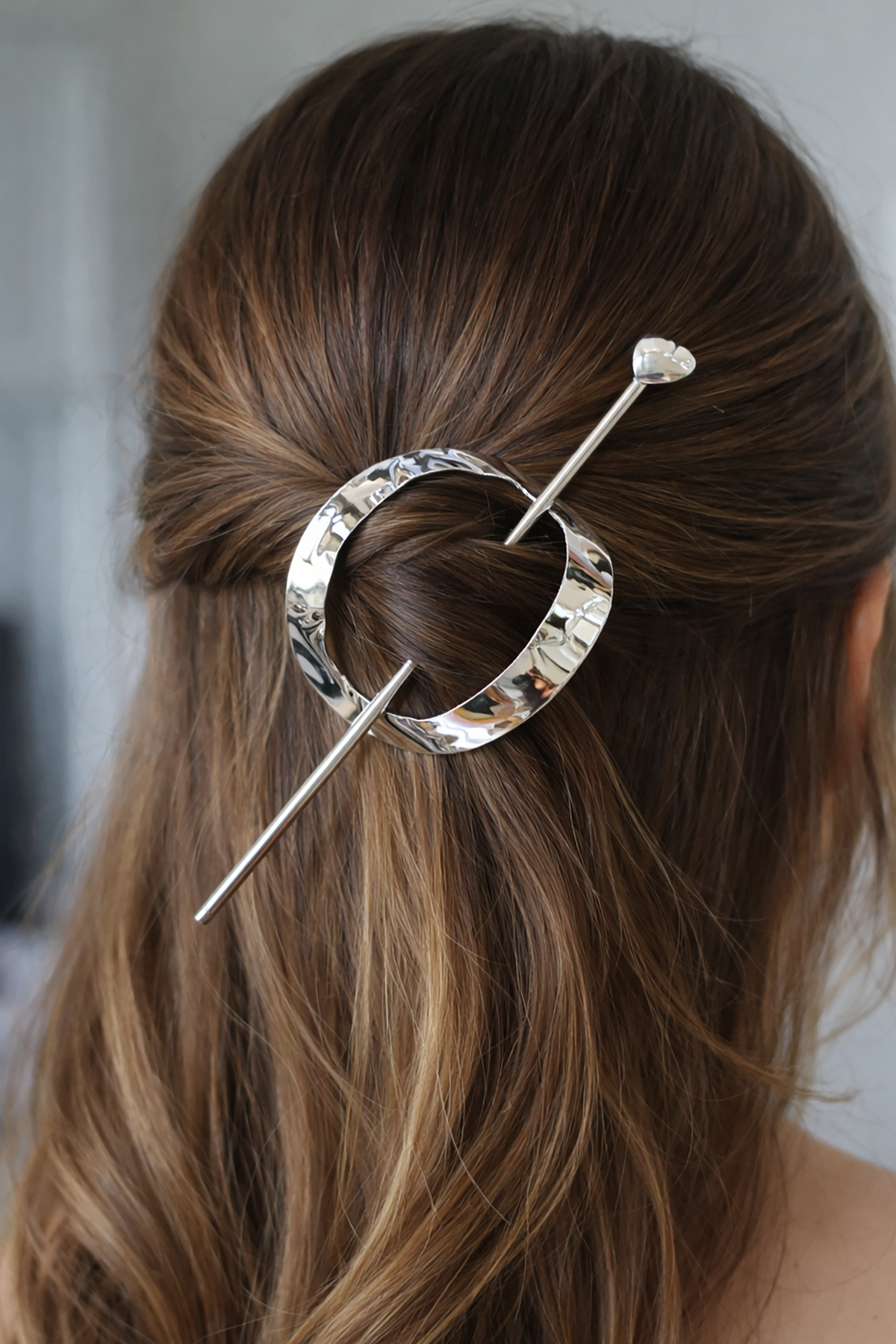 Gümüş Renk Metal Kalp Detaylı Topuz Tokası