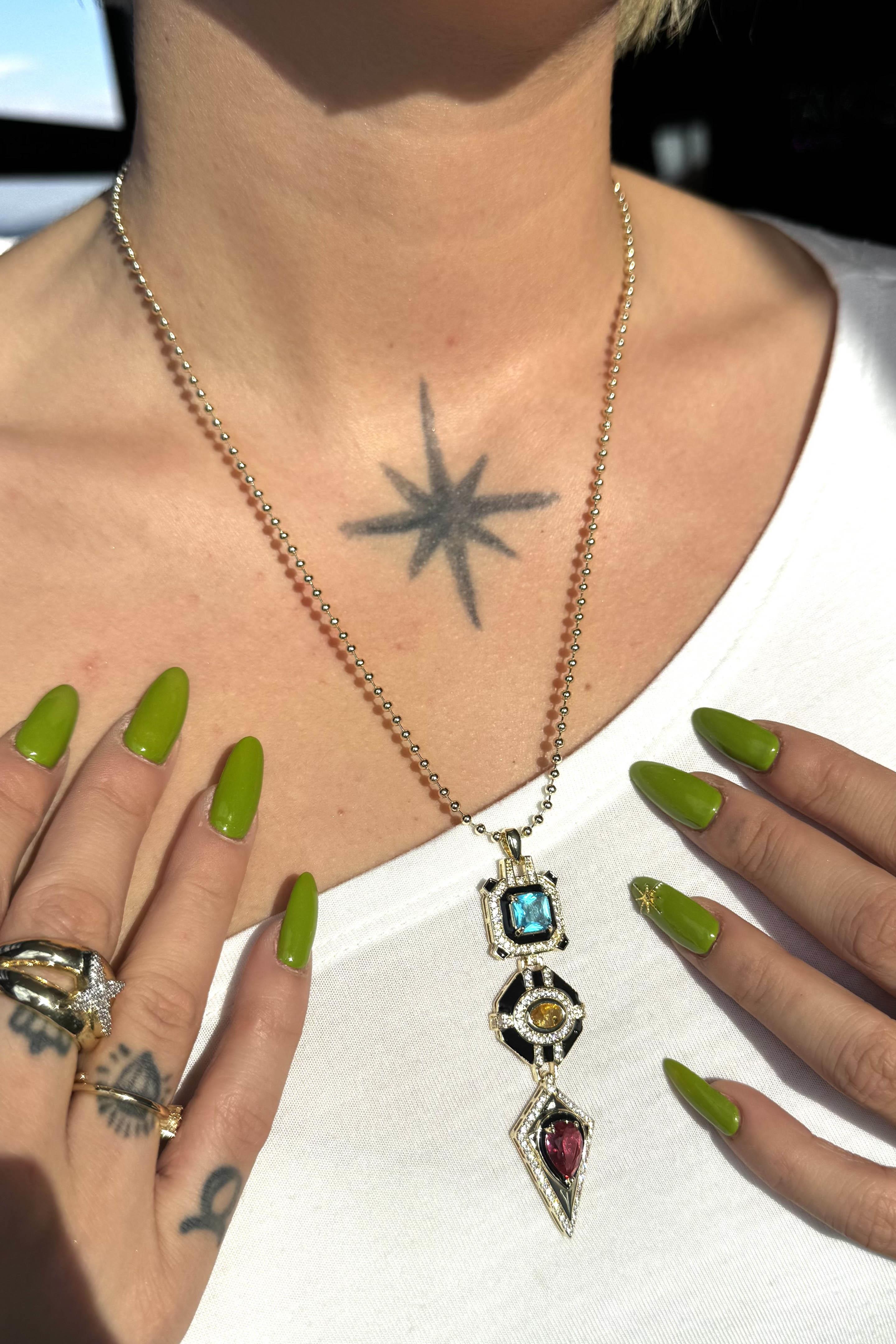 Altın Renk Taş Detaylı 14K Altın Kaplama VİP Kolye