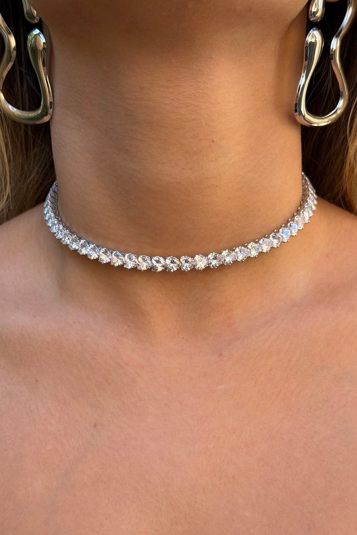 Gümüş Renk Kalp Figürlü Taşlı Choker Kolye