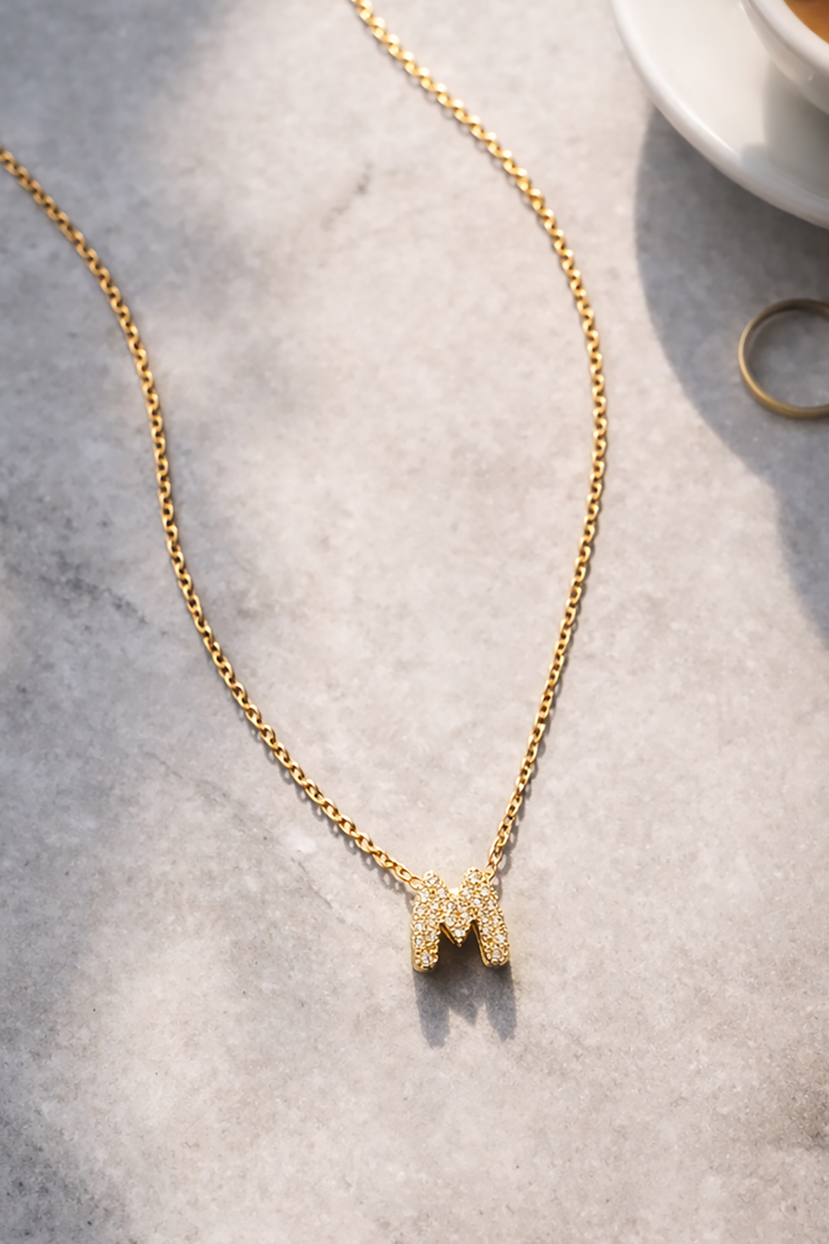 Altın Renk Taş Detaylı M Harfli Mini Çelik Kolye