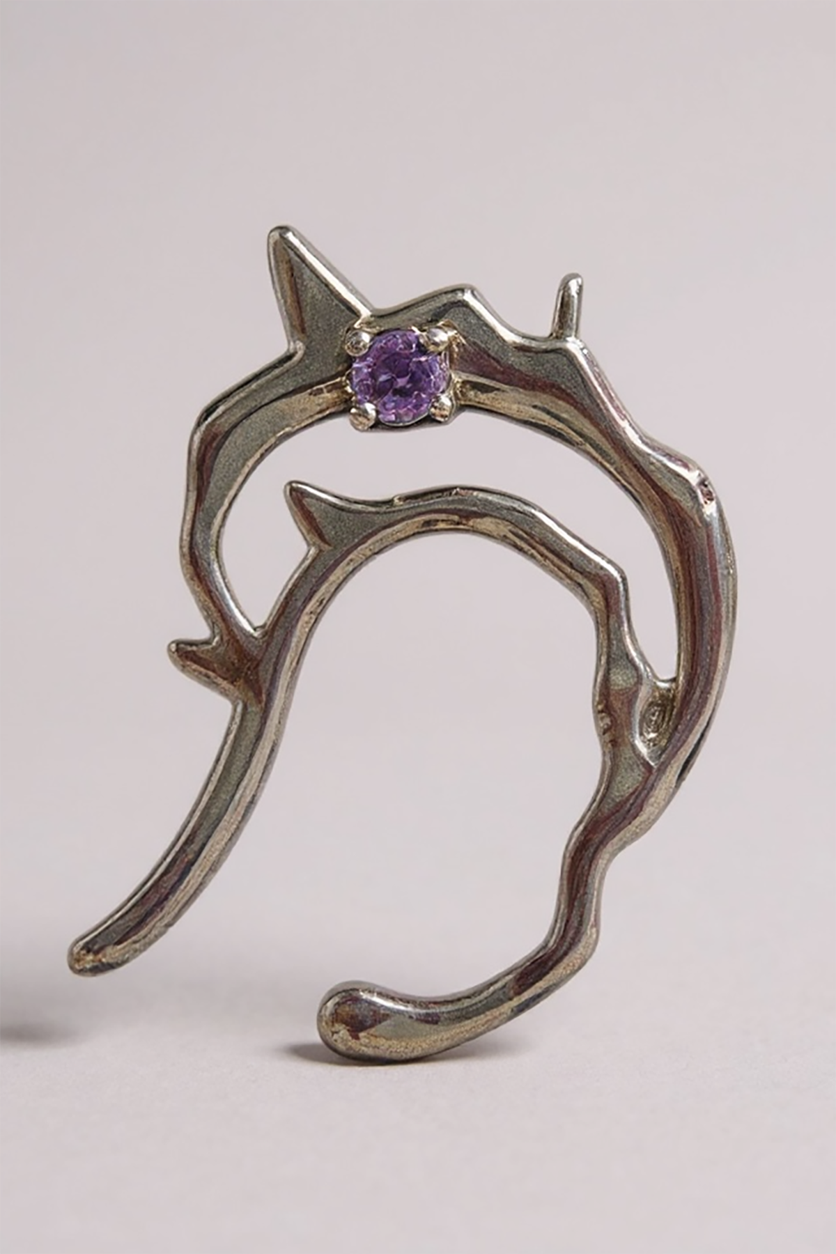 Gümüş Renk Mor Taş Detaylı 14K Altın Kaplama TX Ear Cuff (Tek)