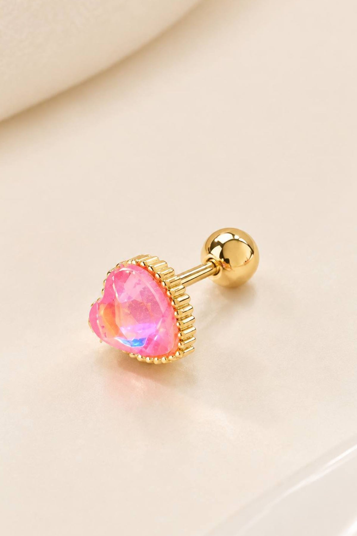 Altın Renk Kalp Figürlü Taşlı Cerrahi Çelik Tragus/Kıkırdak Küpe/Piercing (Tek)