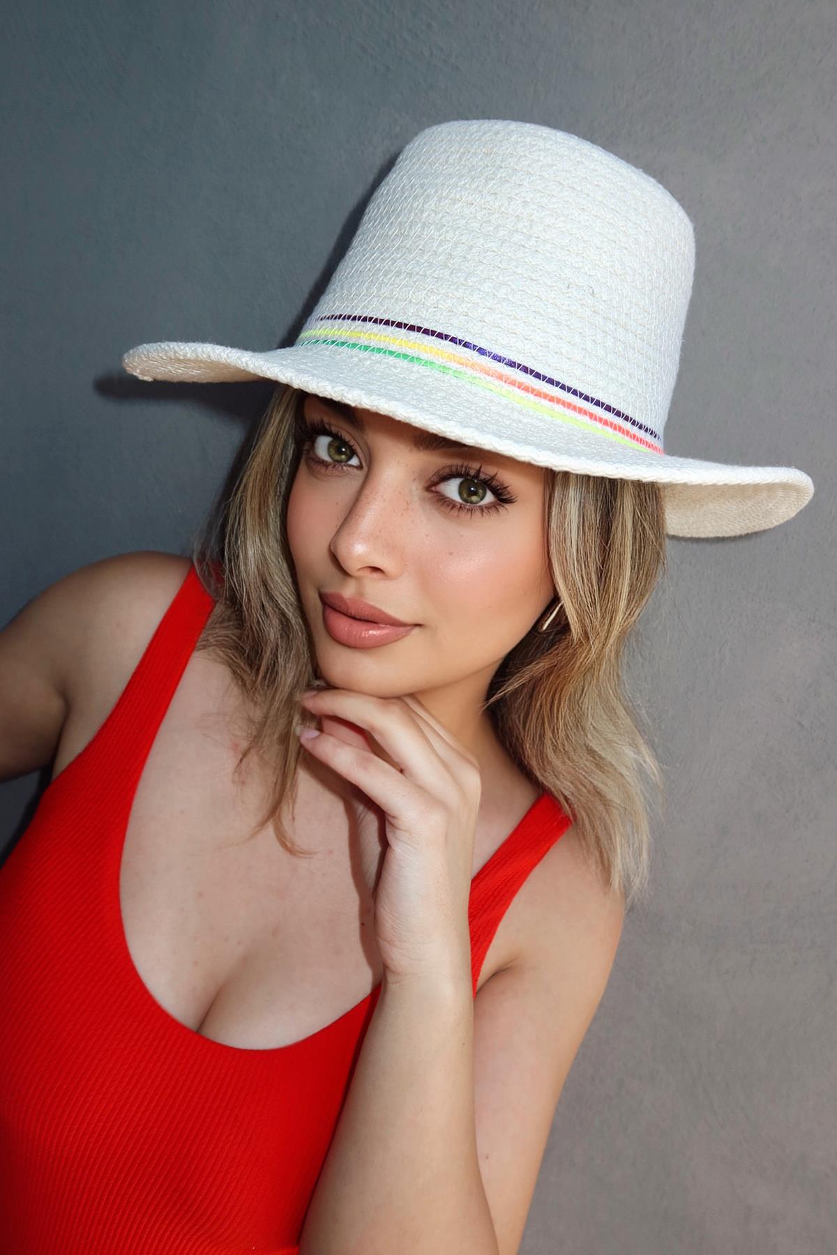 Beyaz Renk Hasır Şapka