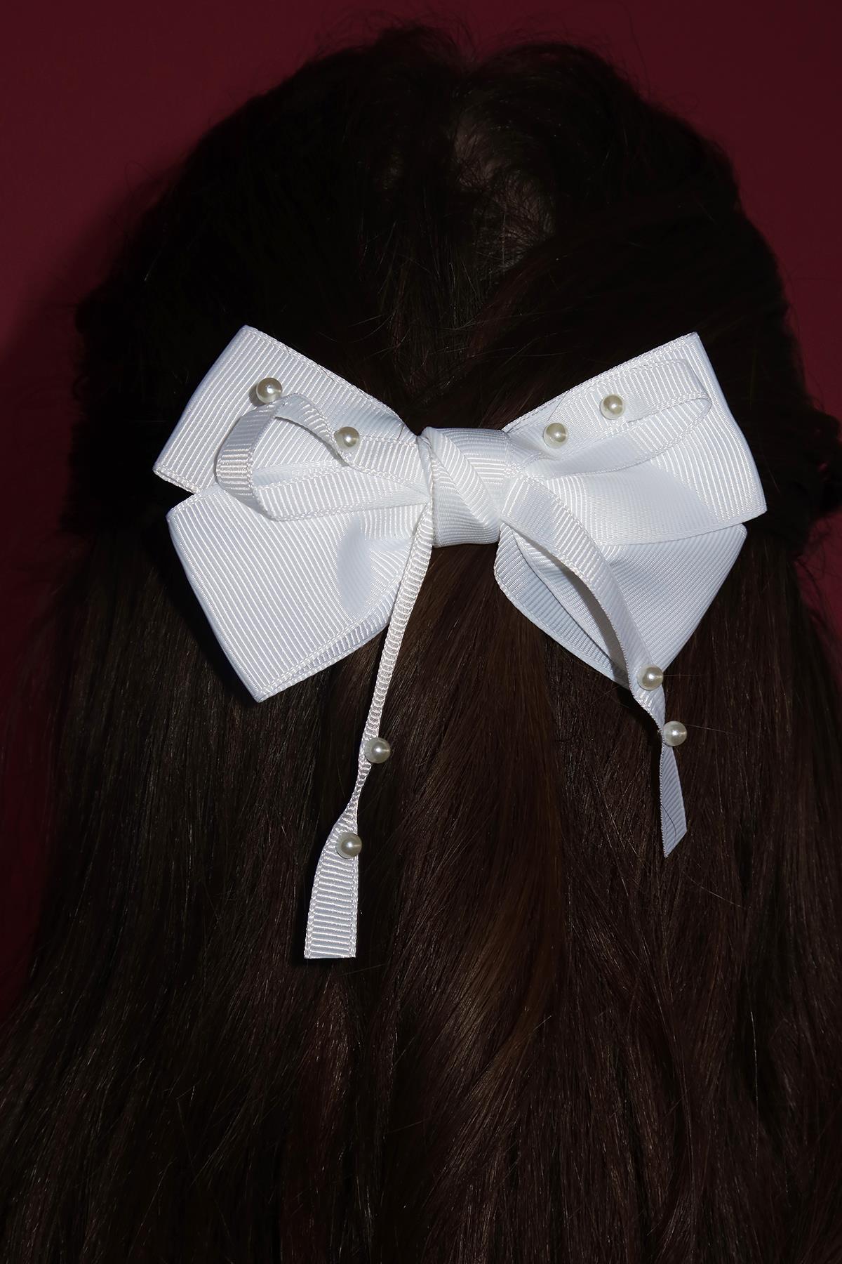 Beyaz Renk İnci Detaylı Kurdele Figürlü Pens Toka