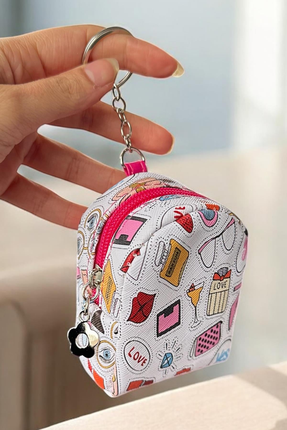 Beyaz Renk Karışık Figürlü Anahtarlık Cüzdan