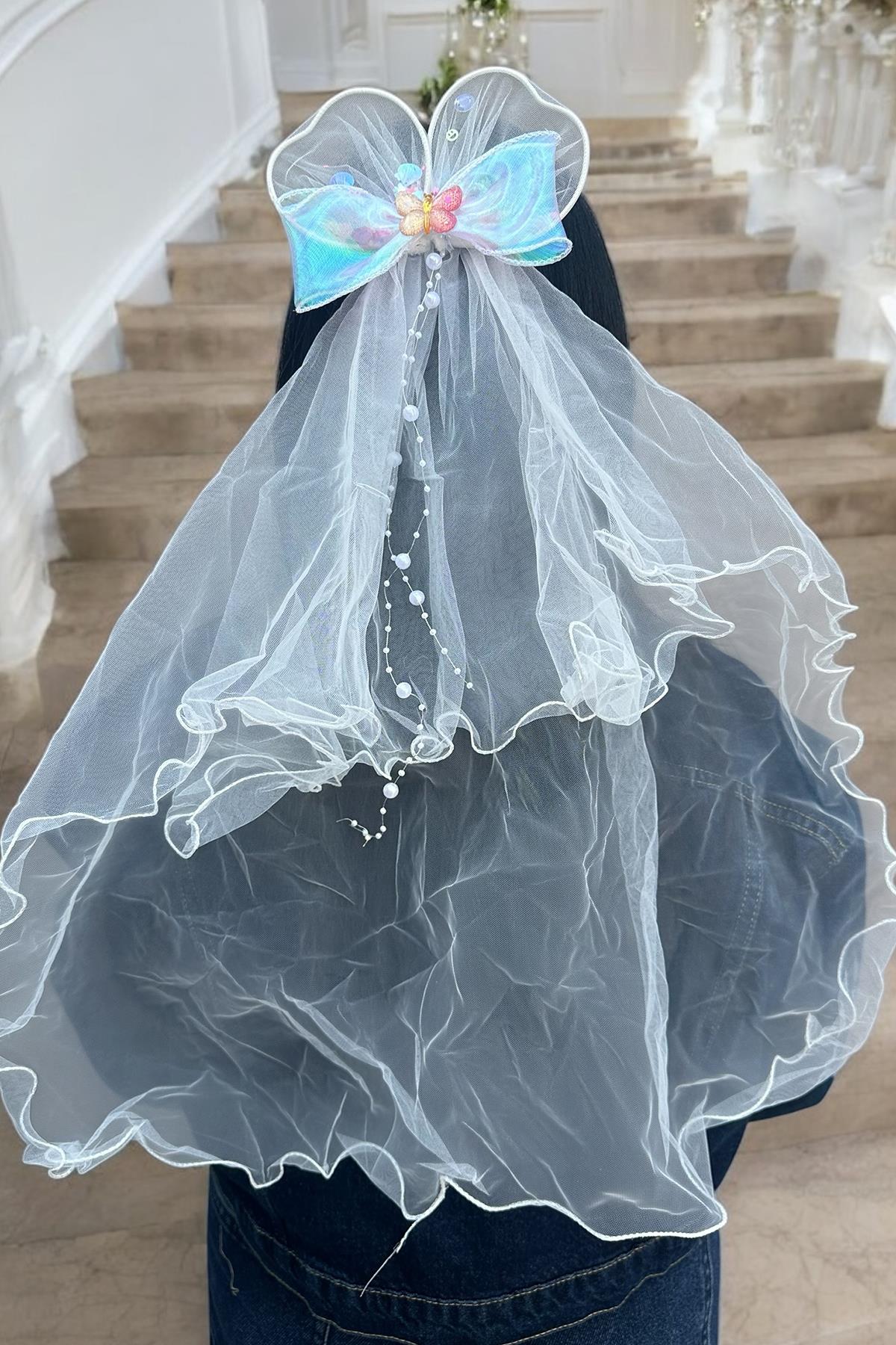 Beyaz Renk Kurdele Figürlü Duvak Detaylı Yan Toka