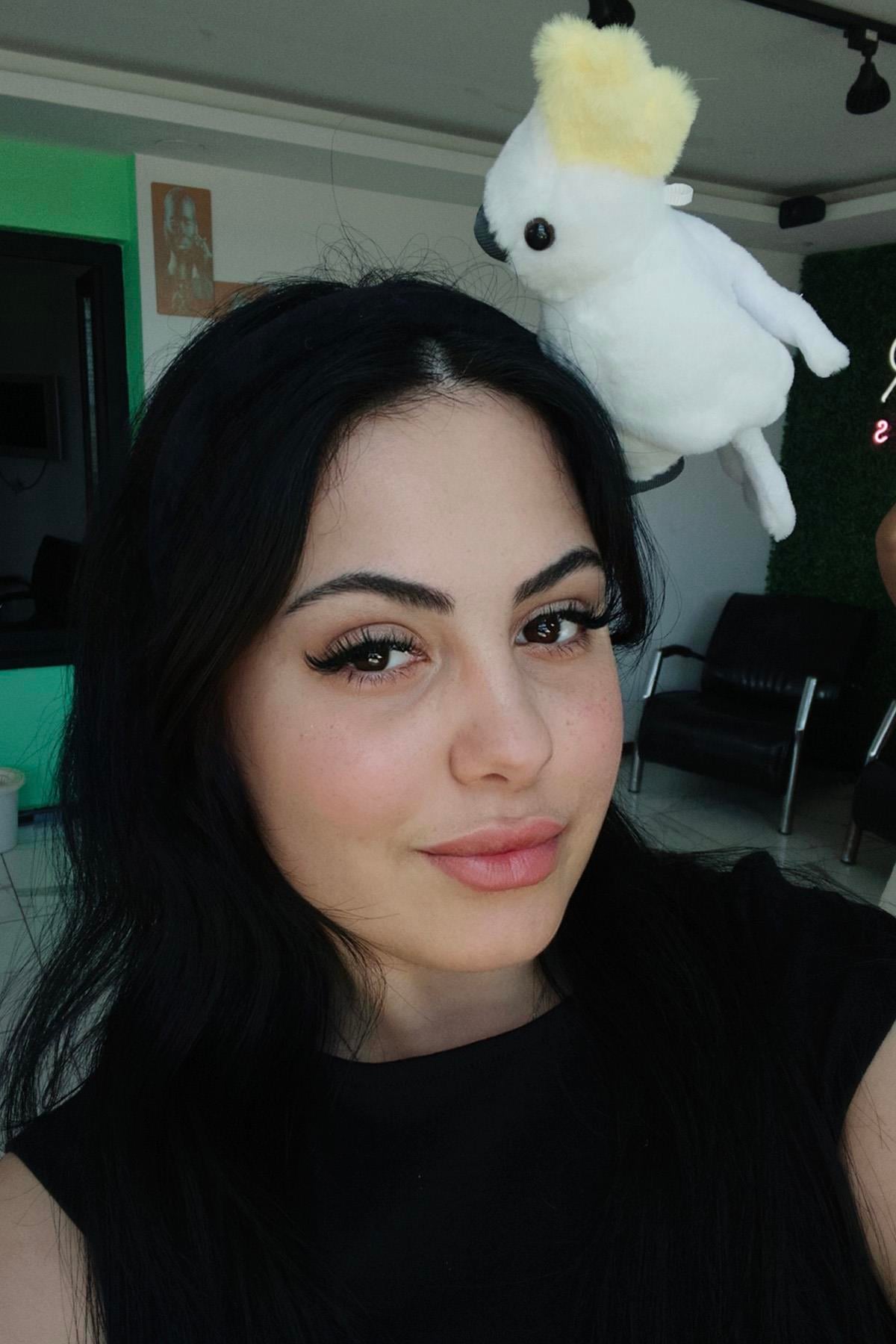 Beyaz Ve Sarı Renk Papağan Figürlü Taç