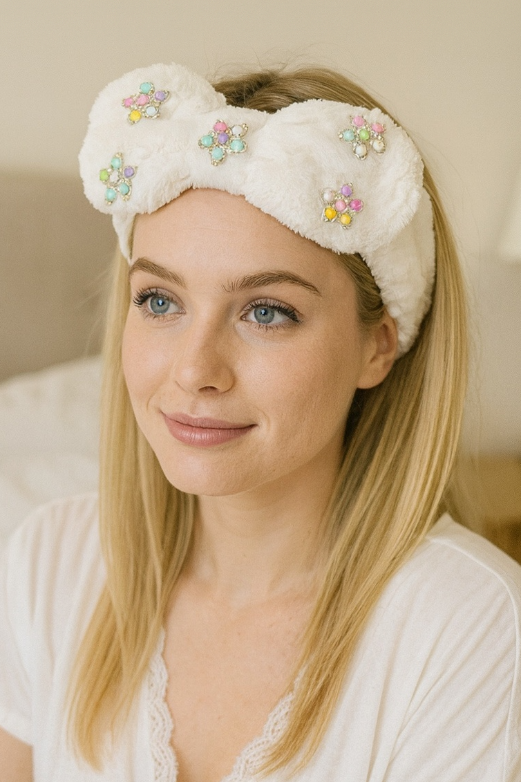 Beyaz Renk Kurdele Figürlü Çiçek Detaylı Peluş Saç Bandı