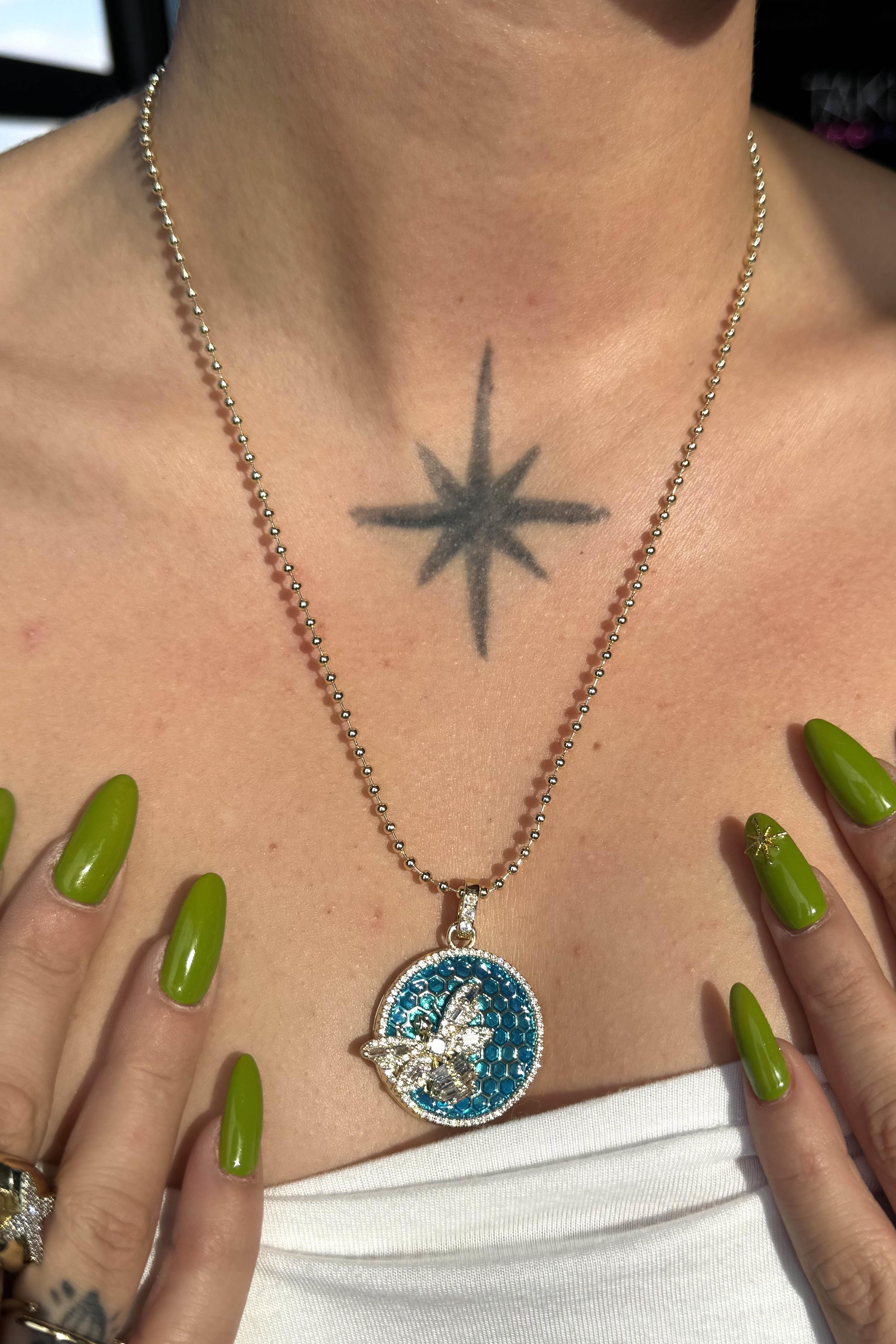 Altın Ve Mavi Renk Arı Figürlü 14K Altın Kaplama VİP Kolye