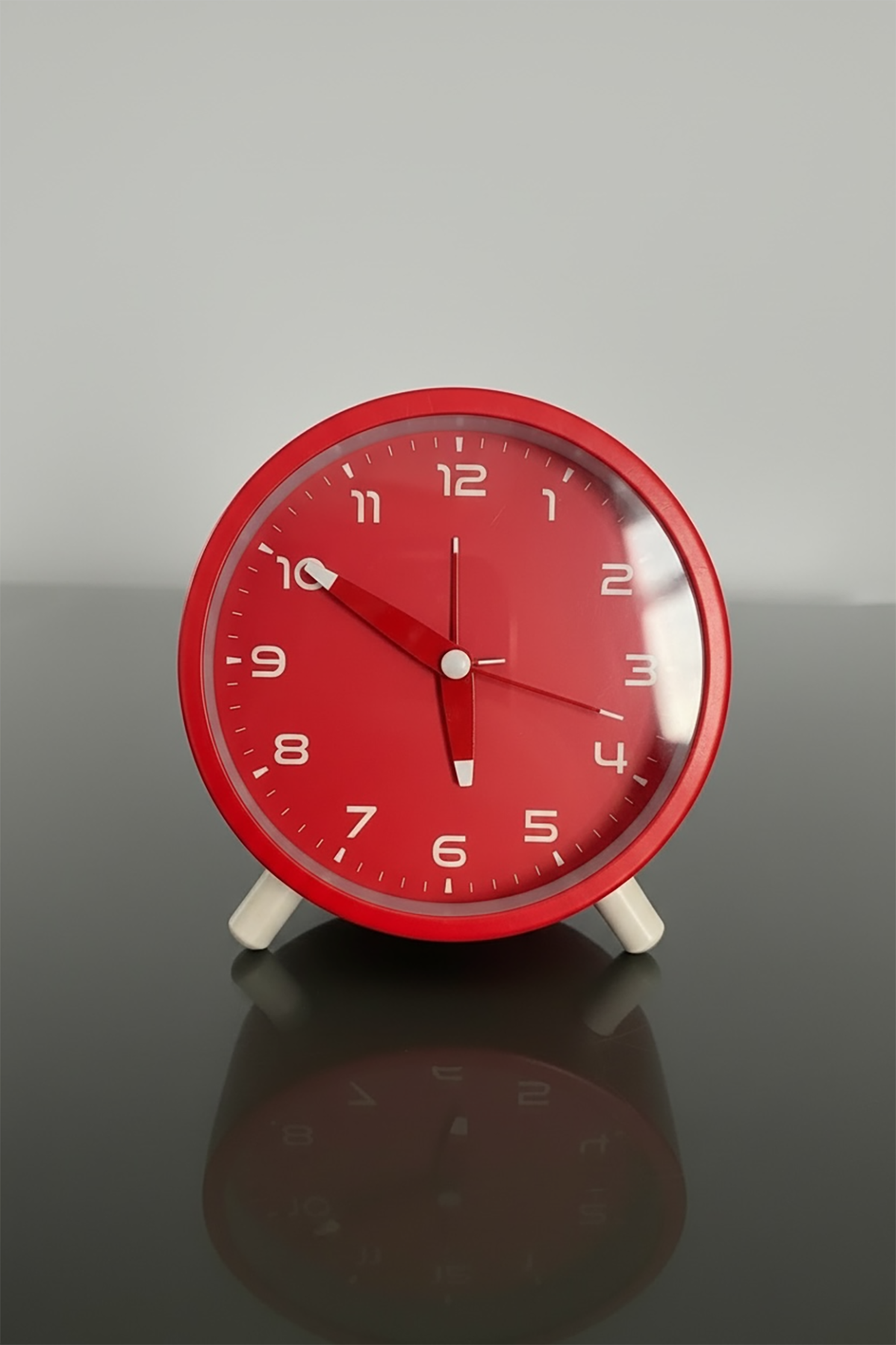 Kırmızı Renk Dekoratif Işıklı Alarmlı Masa Saati
