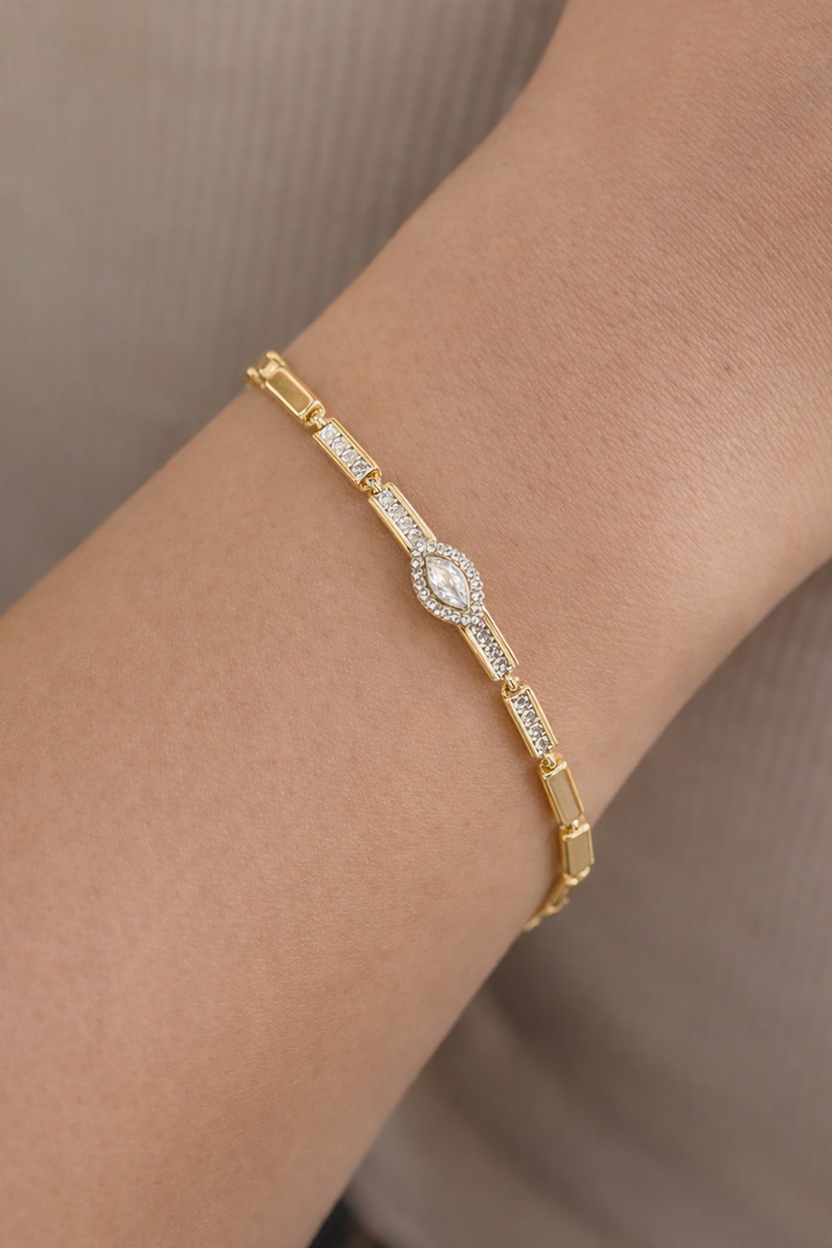 Altın Renk Taş Detaylı Çelik Xupıng VİP Bileklik