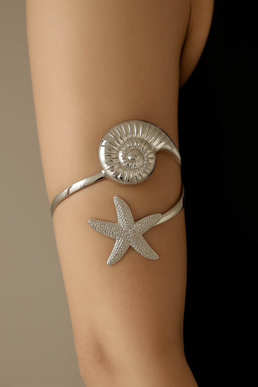 Gümüş Renk Yıldız Ve Deniz Kabuğu Figürlü Kol Aksesuarı