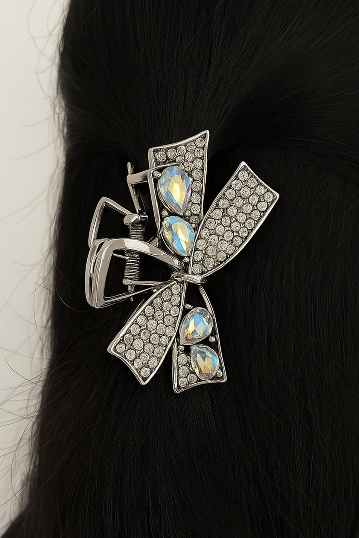 Gümüş Renk Kurdele Figürlü Taş Detaylı Metal Mini Mandal Toka