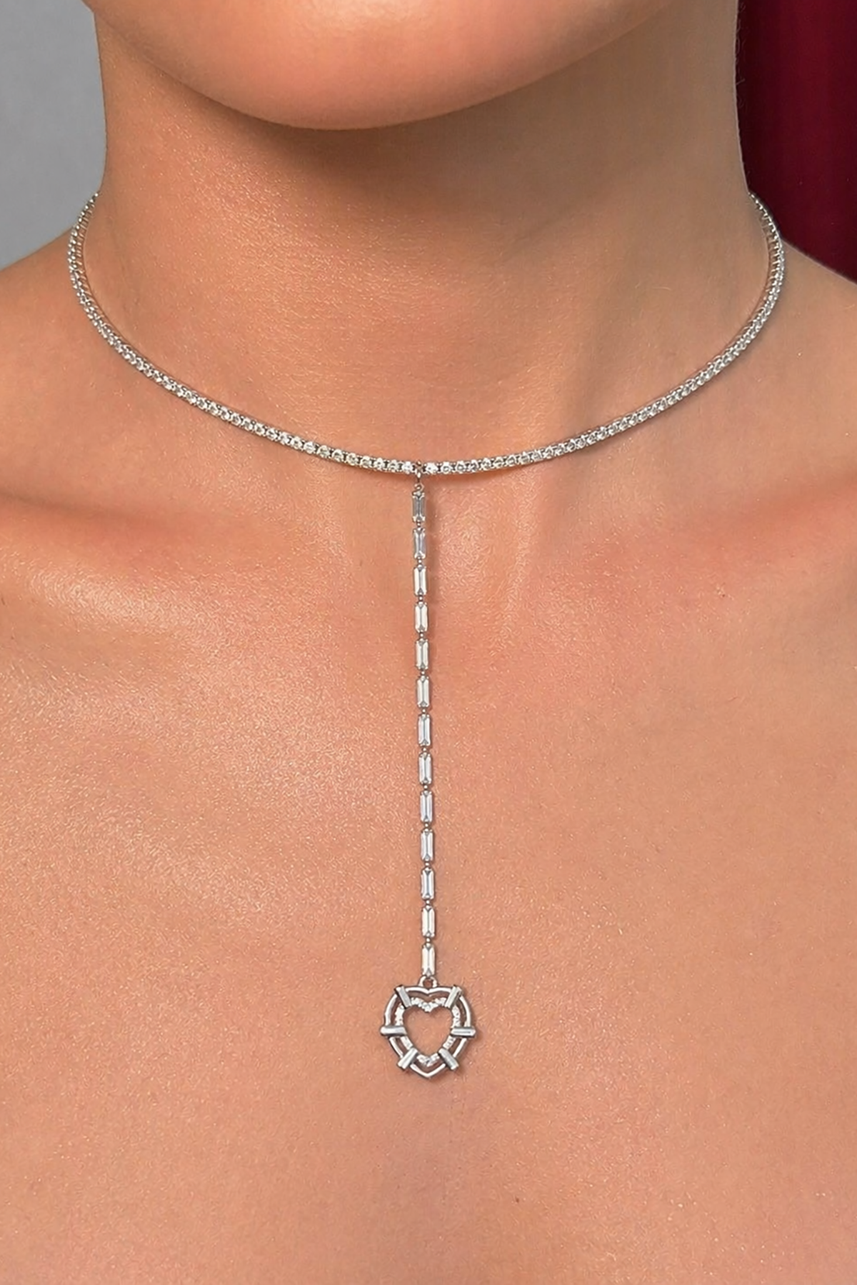 Gümüş Renk Kalp Figürlü Taş Detaylı Choker Kolye