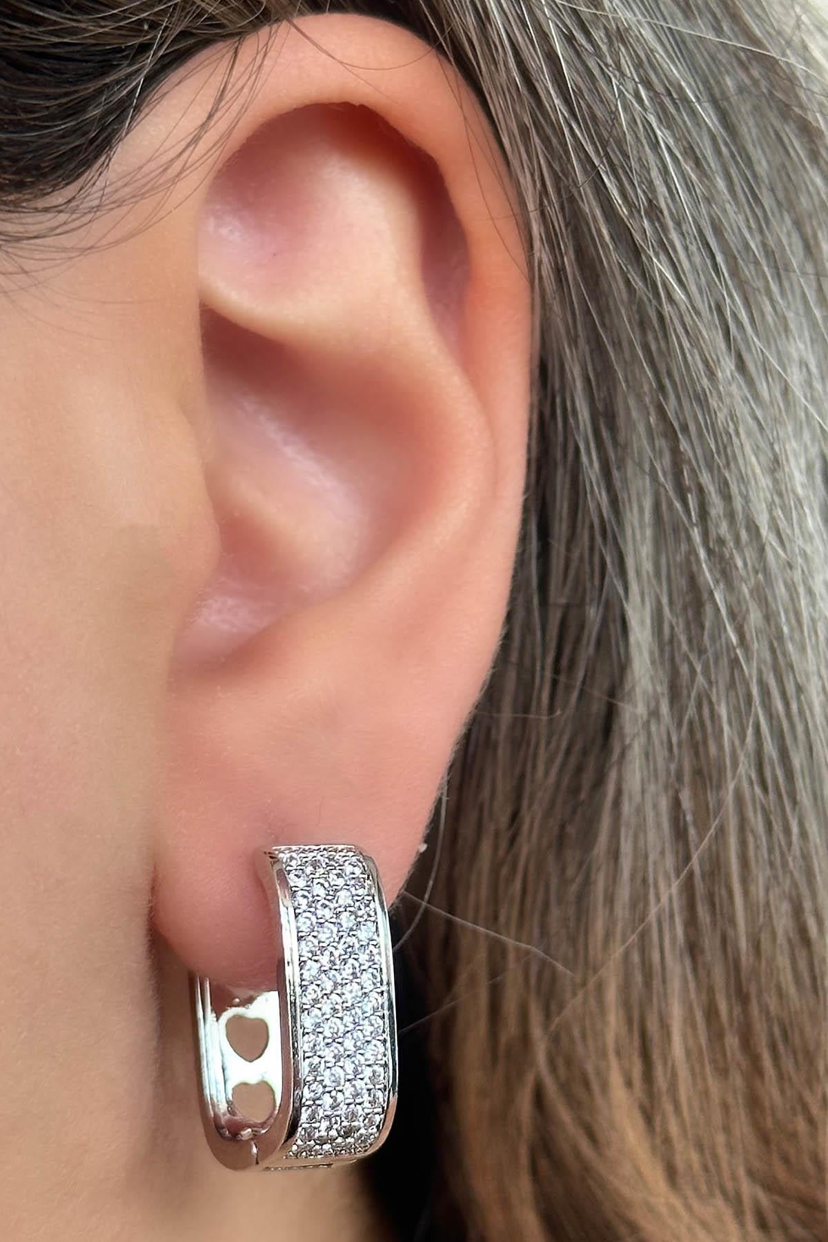 Gümüş Renk Taş Detaylı Küpe (Çift)