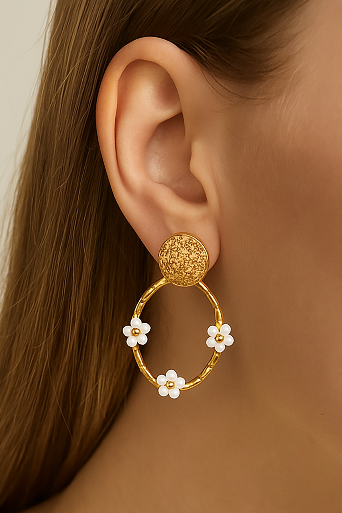 Altın Renk Çiçek Figürlü Küpe (Çift)