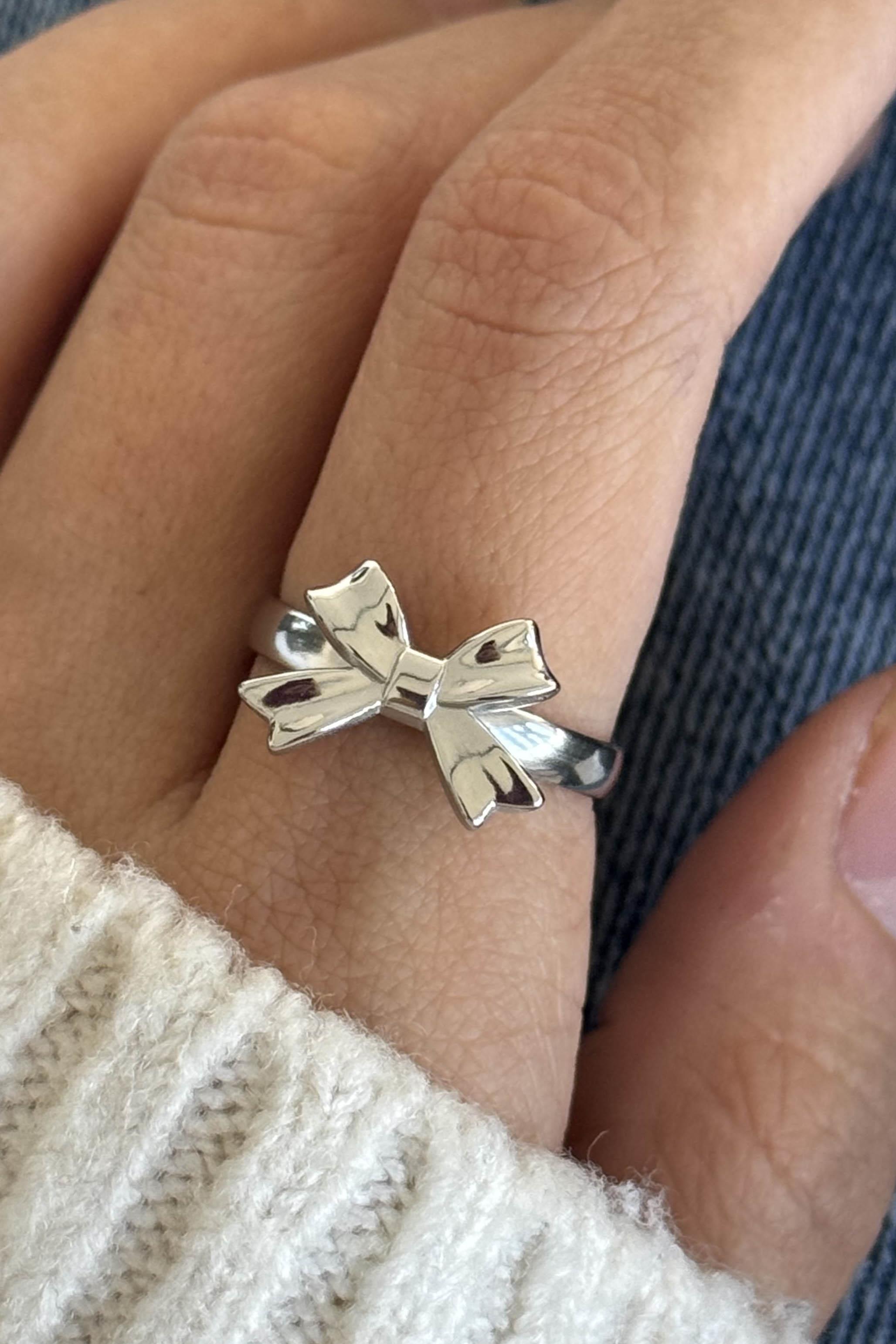 Gümüş Renk Kurdele Figürlü Ayarlanabilir Çelik Yüzük