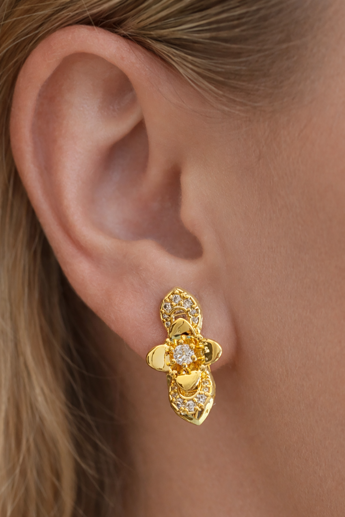 Altın Renk Çiçek Figürlü Taşlı 14K Altın Kaplama Tx Küpe (Çift)