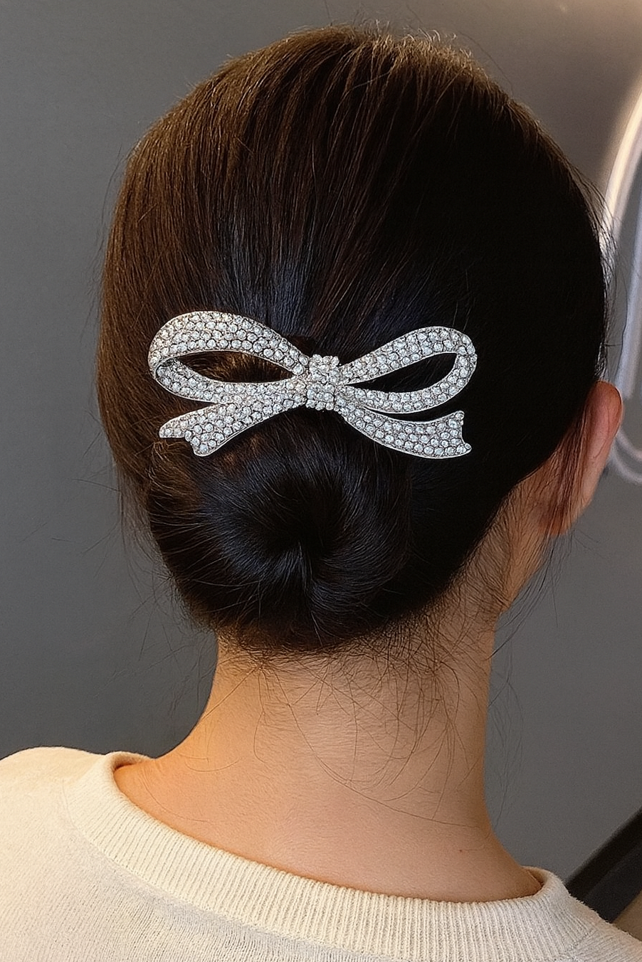 Gümüş Renk İnci Detaylı Topuz Toka