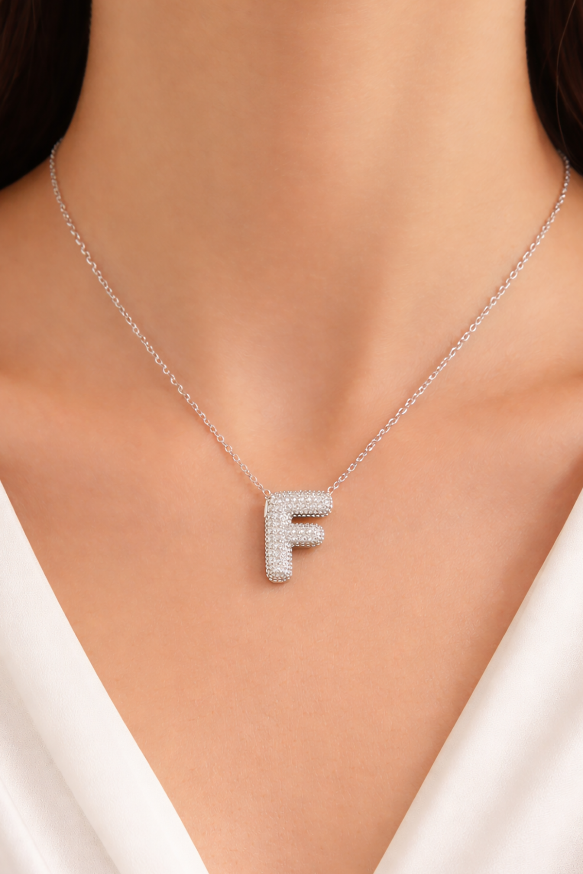 Gümüş Renk F Harf Taş Detaylı Çelik Kolye