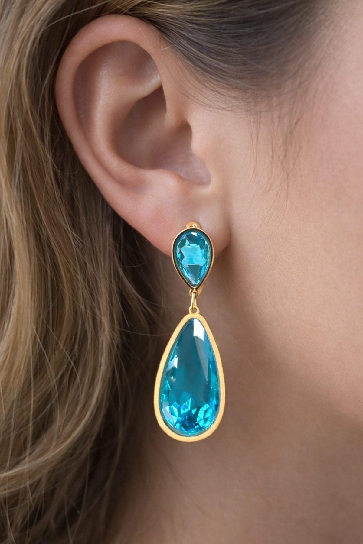 Altın Renk Mavi Taş Detaylı Çelik Küpe (Çift)