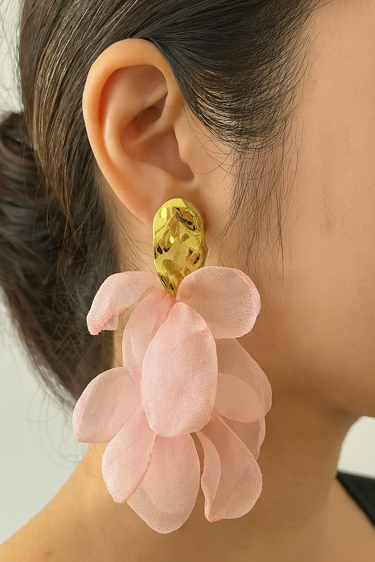 Altın Renk Tül Detaylı Küpe Küpe (Çift)