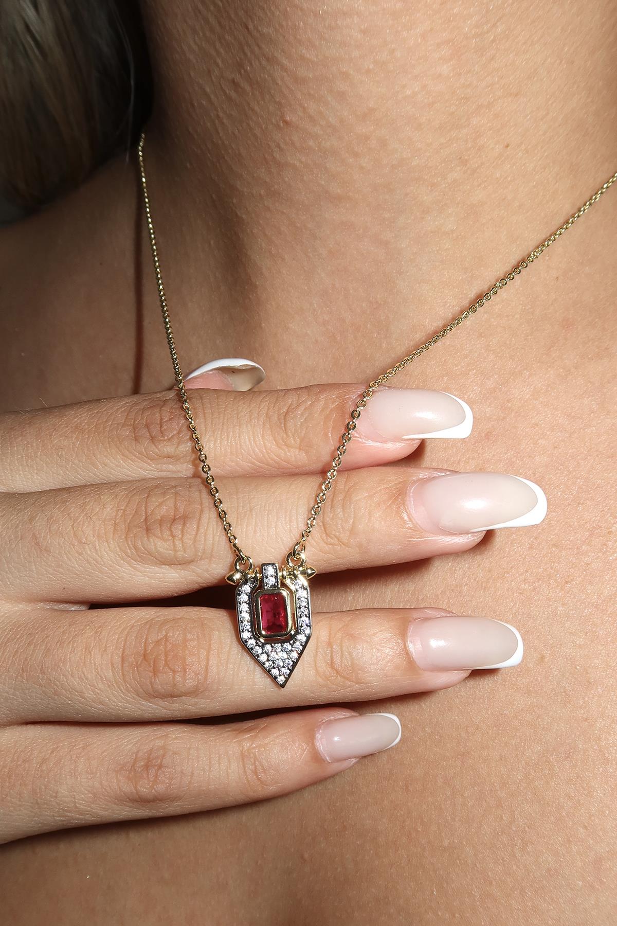 Altın Renk Taş Detaylı YSX Serenay Kolyesi